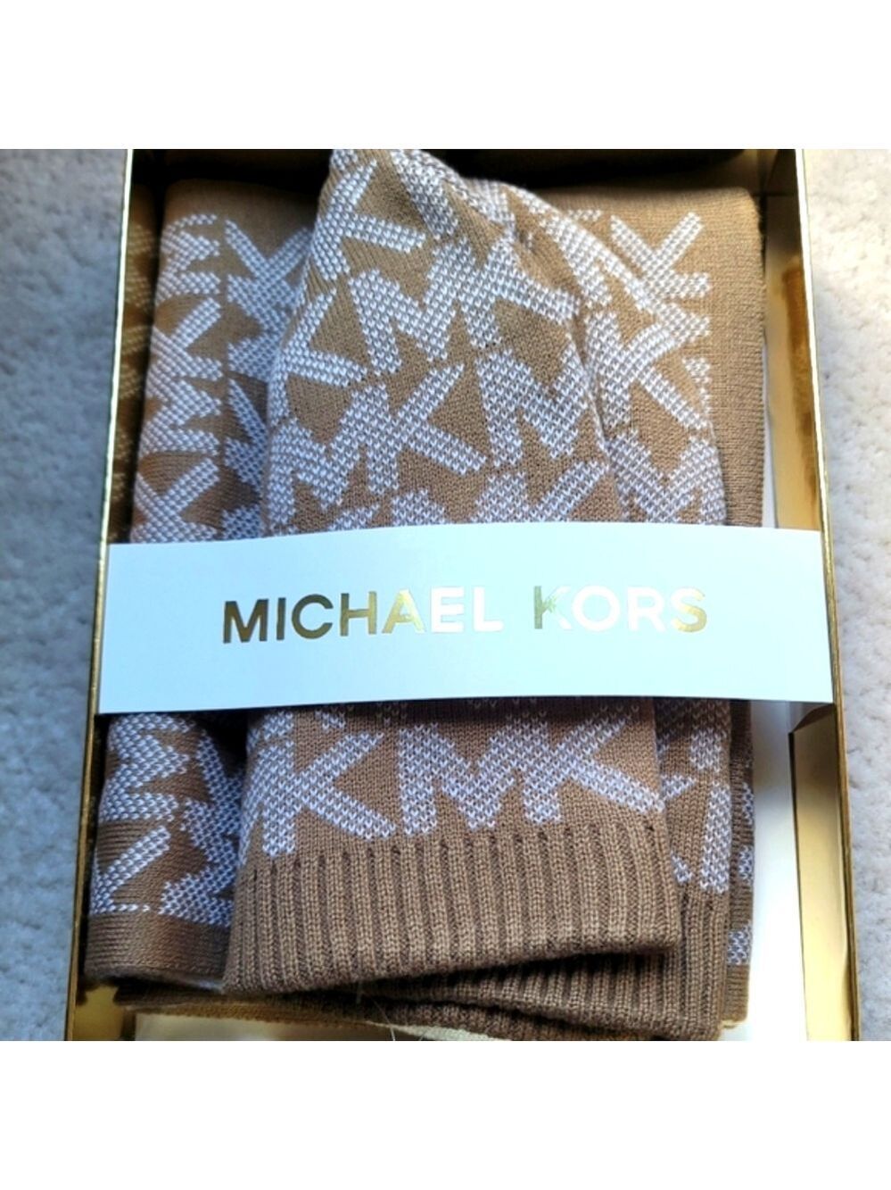 NWT MICHAEL Michael Kors Women's Hat and Scarf Set - Fall 2022